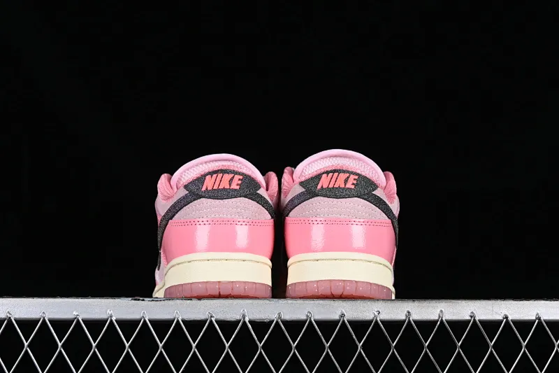 All categories Nk SB Dunk series Nk SB Dunk Low low-top sneakers C version Nk Dunk Low "Barbie" Barbie SB low-top sports and leisure sneakers FN8927-621